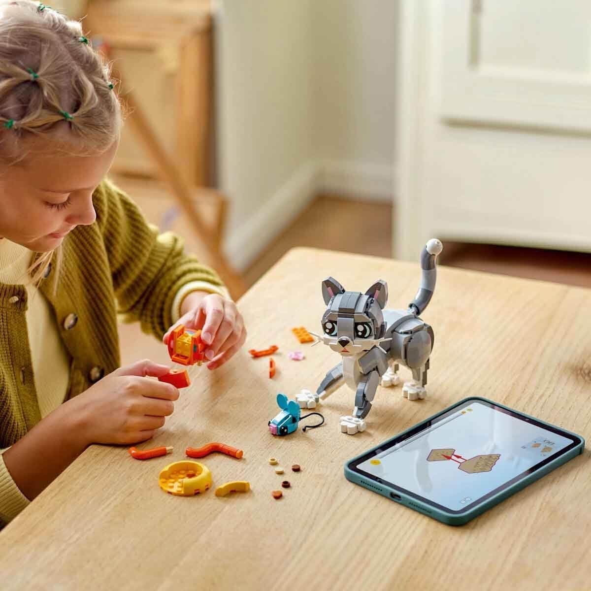 LEGO Creator 3in1 Playful Cat Toy - Animal Figure Transforms into a Pigeon or Pet Dog Model