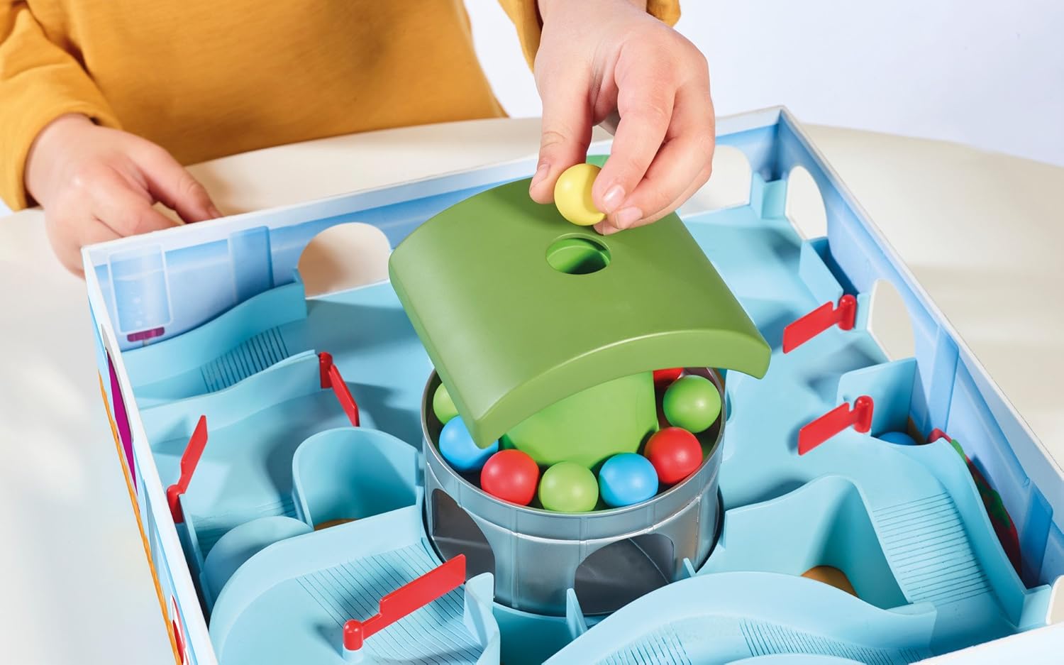 TOMY Runaround Hamster Race Family Skill Game