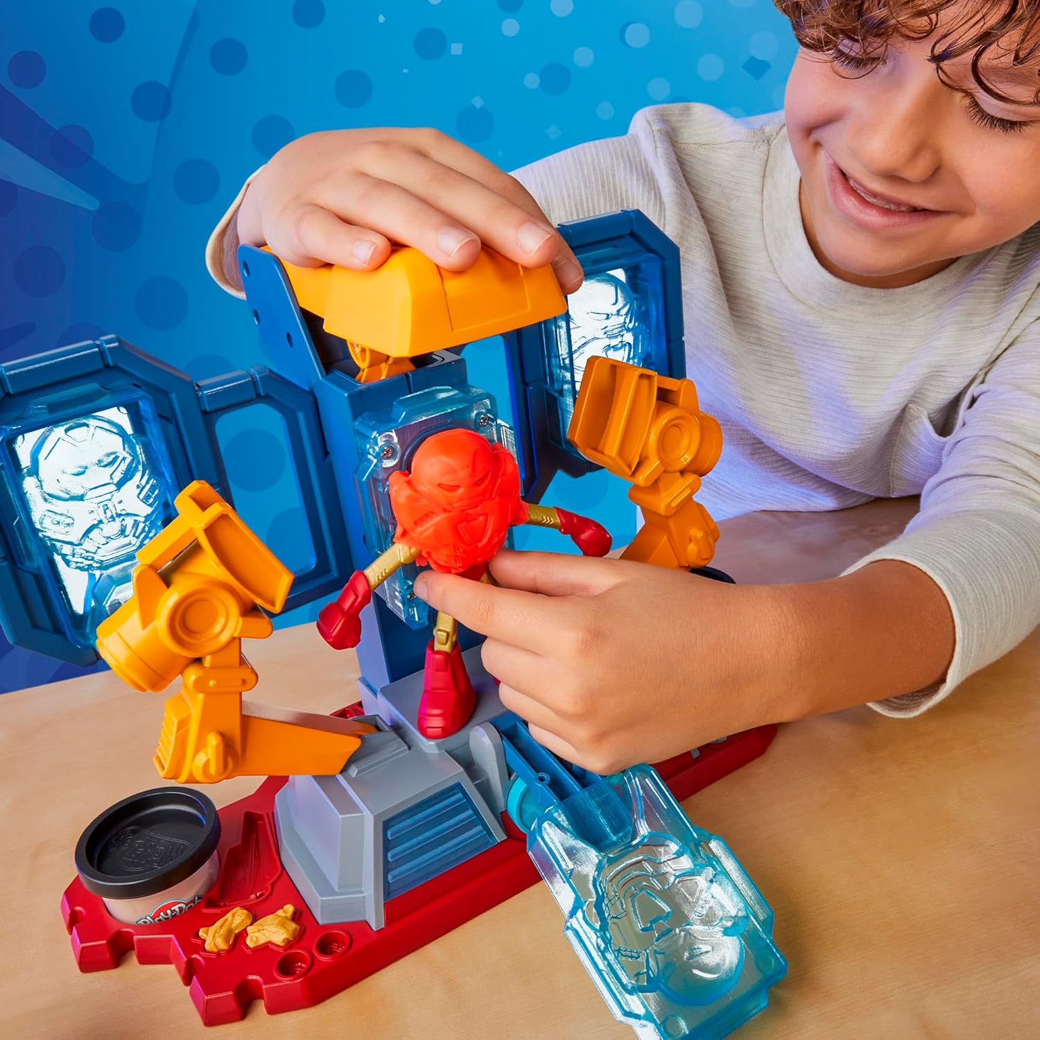 Play-Doh Marvel IRON MAN Armor Maker Lab Playset with Lights and Sounds