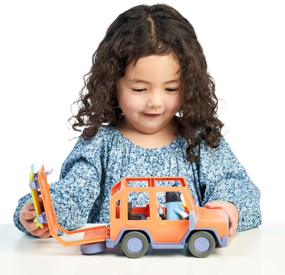Bluey Heeler 4WD Family Vehicle with 1 Figure and 2 Surfboards